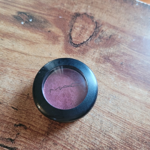 Mac Cranberry eyeshadow - Picture 6 of 10